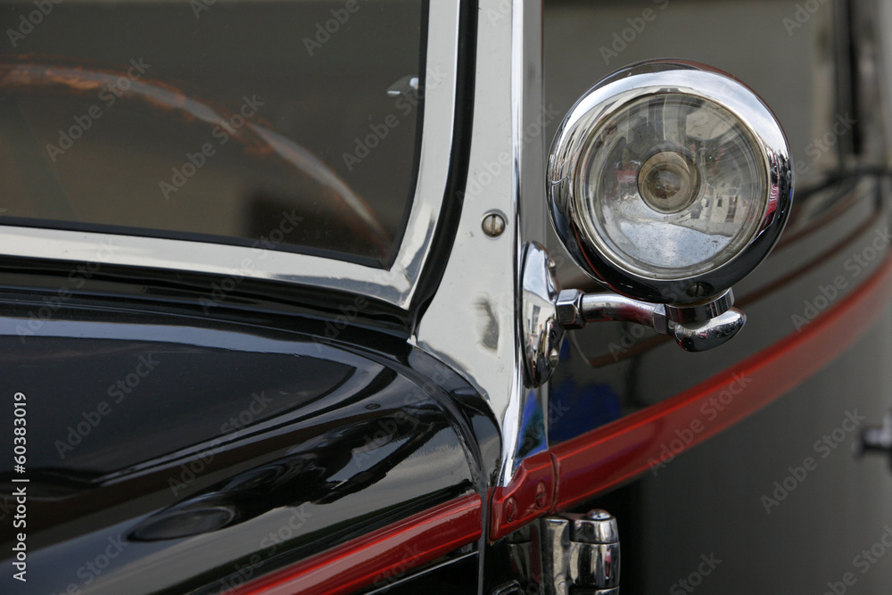 Scheinwerfer eines Oldtimers Scheinwerfer eines Oldtimers