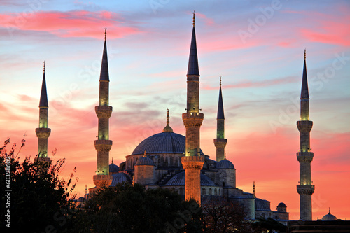 Canvas Print Illuminated Blue Mosque at Sunrise, Istanbul