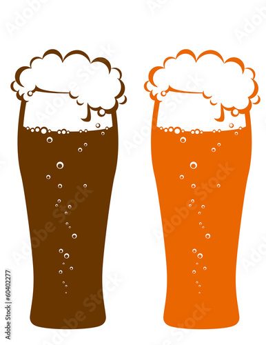 dark and light beer glasses