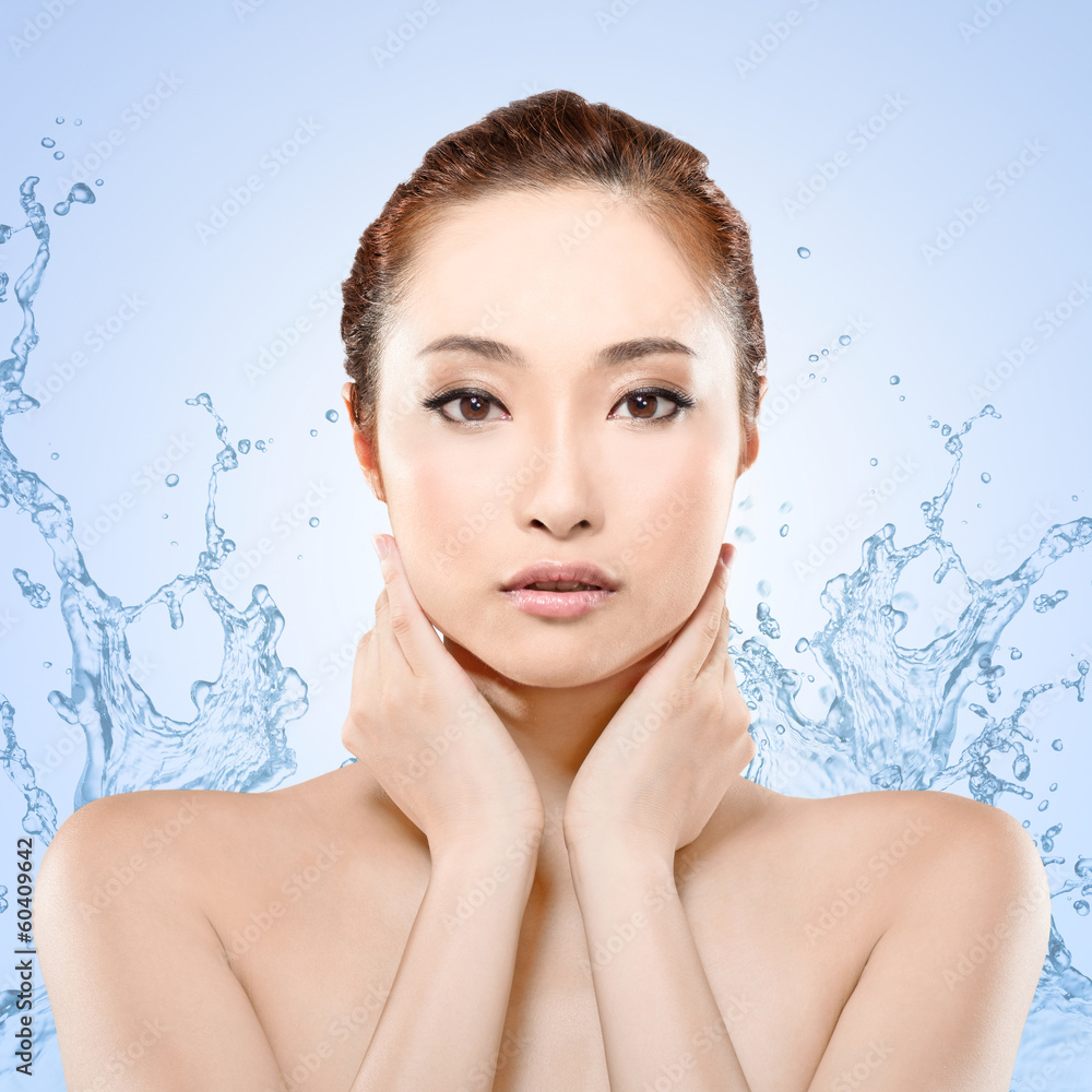 Naklejka premium Asian beauty with water