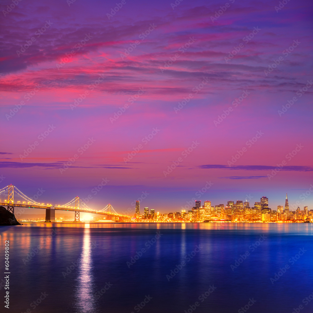 Fototapeta premium San Francisco sunset skyline California bay water reflection