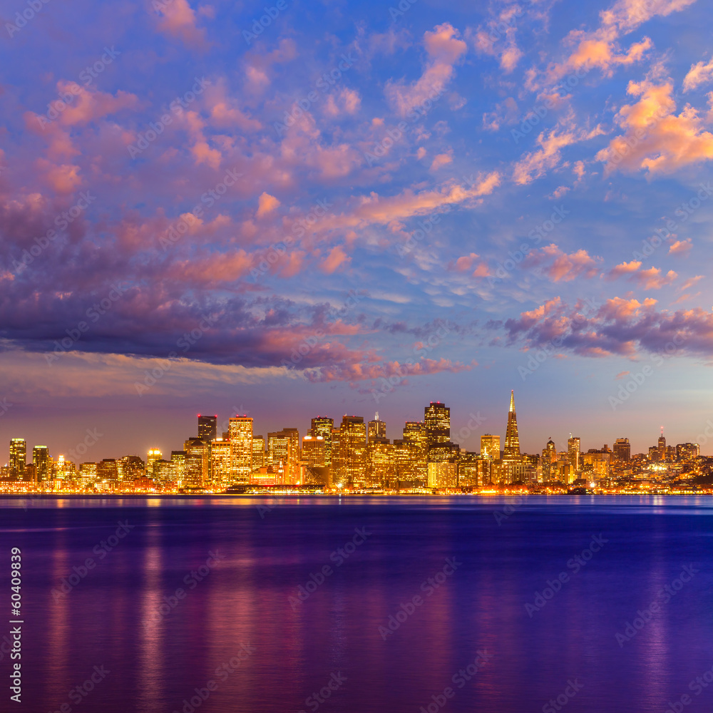 Naklejka premium San Francisco sunset skyline California bay water reflection