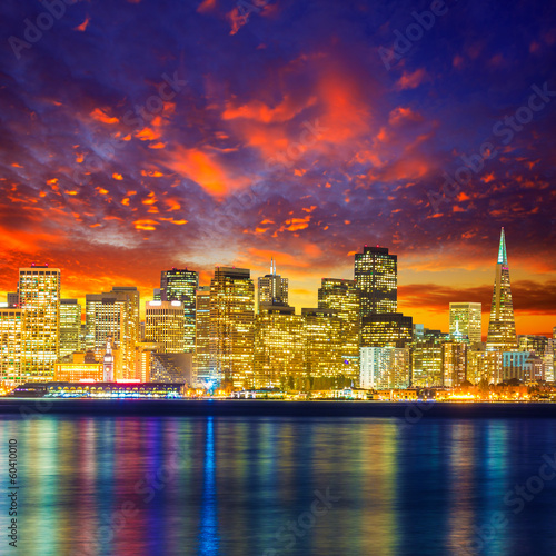 Carta da parati la città notturna - Carta da parati San Francisco sunset skyline California bay water reflection