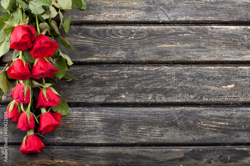 Rosen auf antiken Holz