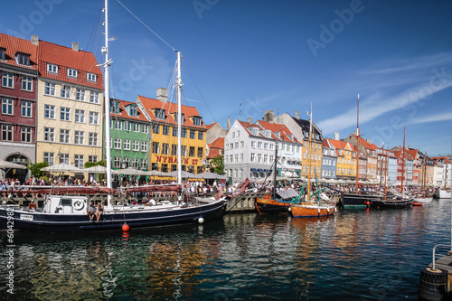 Alte Schiffe und bunte Häuser in Nyhavn in Kopenhagen © cmfotoworks