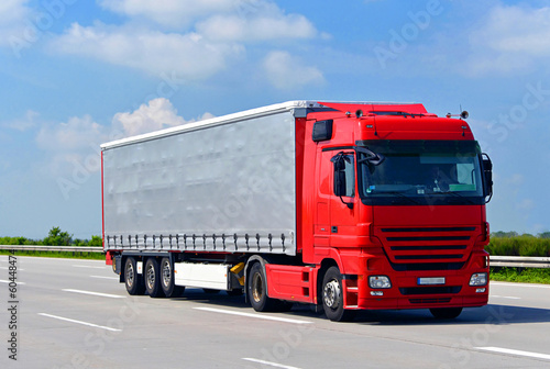 Transport von Waren mit LKW // truck shipping