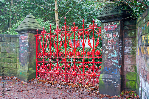 Obraz na plátně "The Beatles" heritage trail, Strawberry Field Gates