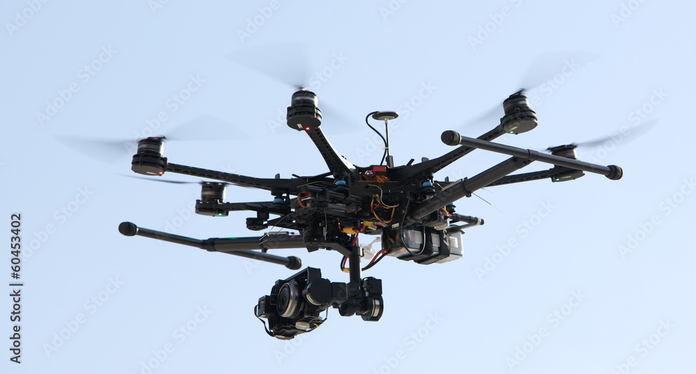 drone in volo. drone in volo.