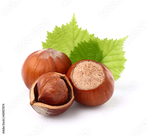 Foto Hazelnuts with leaves