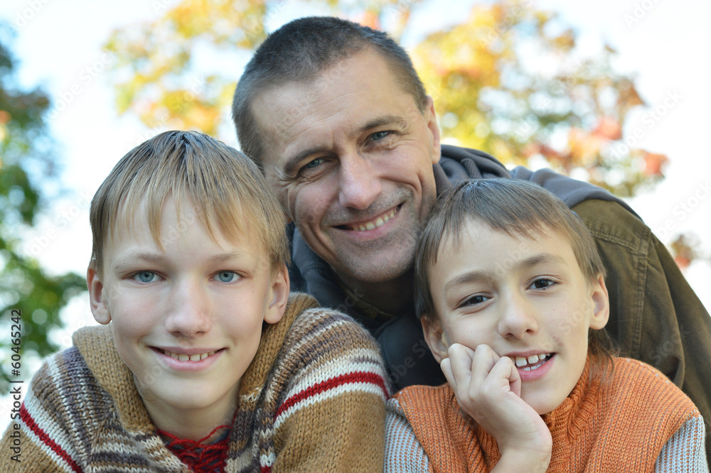 Fototapeta premium Happy family in the autumn park