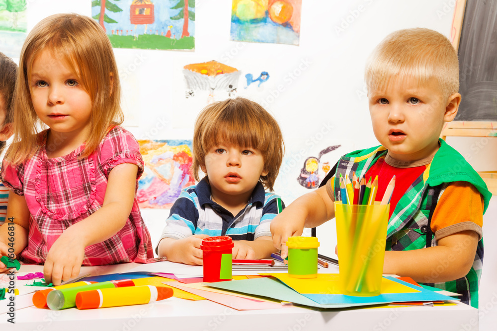 Fototapeta premium Boys and girls painting