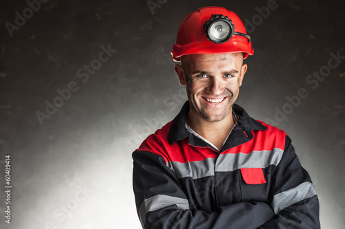 Fotografía Portrait of happy smiling coal miner