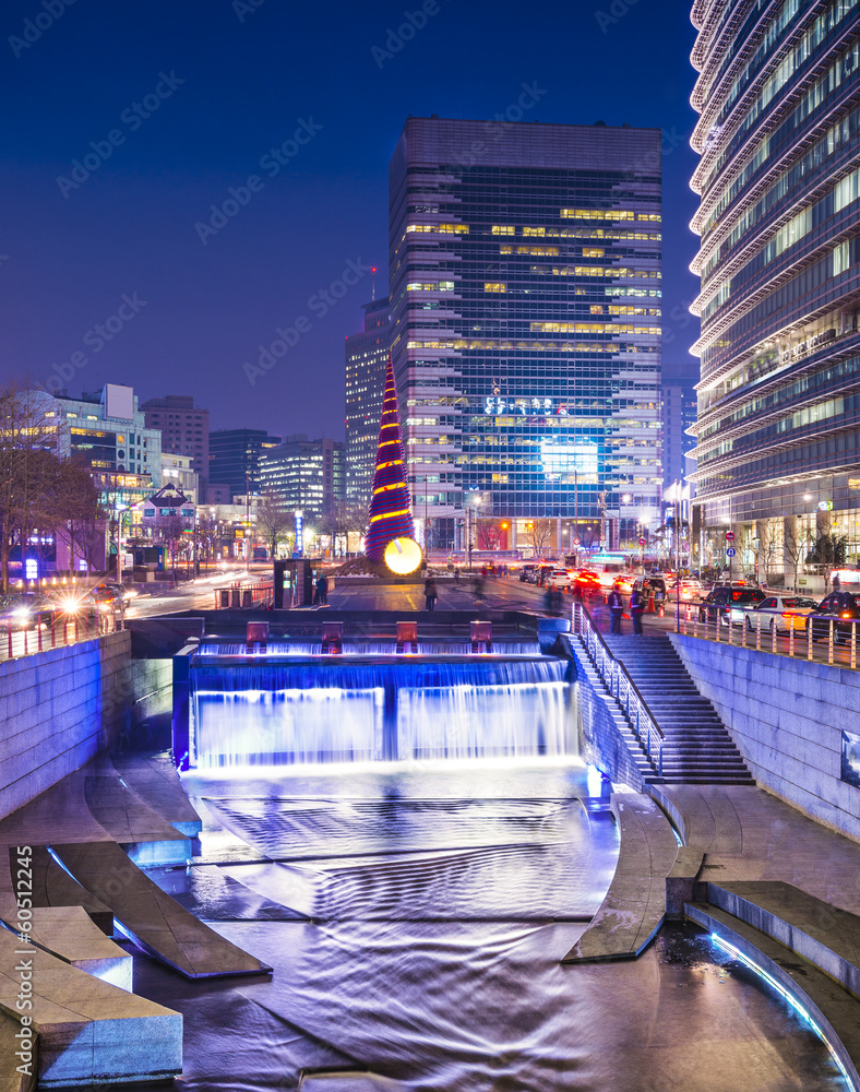 Fototapeta premium Seoul, South Korea at Cheonggye Stream