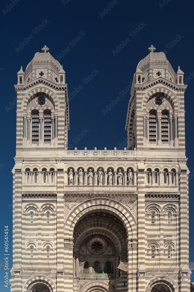 Eingang und Türme der Cathédral la Major in Marseille