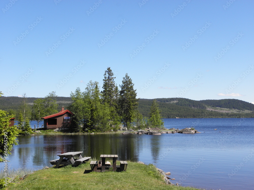 Fototapeta premium Norwegen - Rastplatz am See