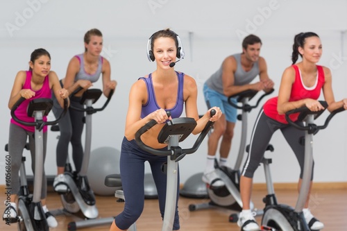 Fit people working out at spinning class © WavebreakmediaMicro