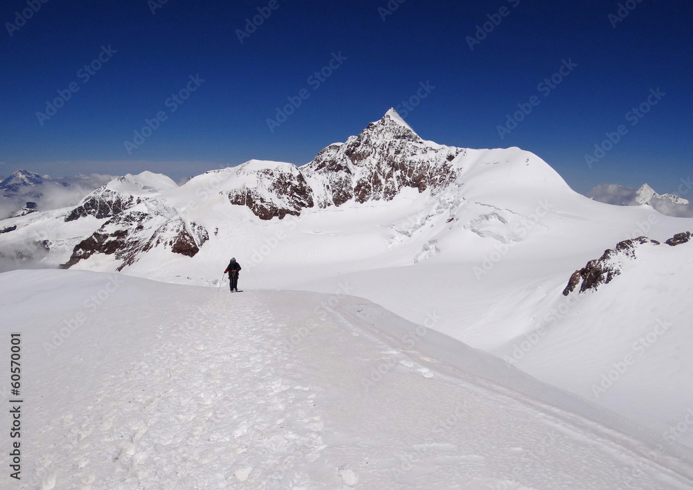 Alpiniste dans le massif du Mont Rose, Valais - Alpes