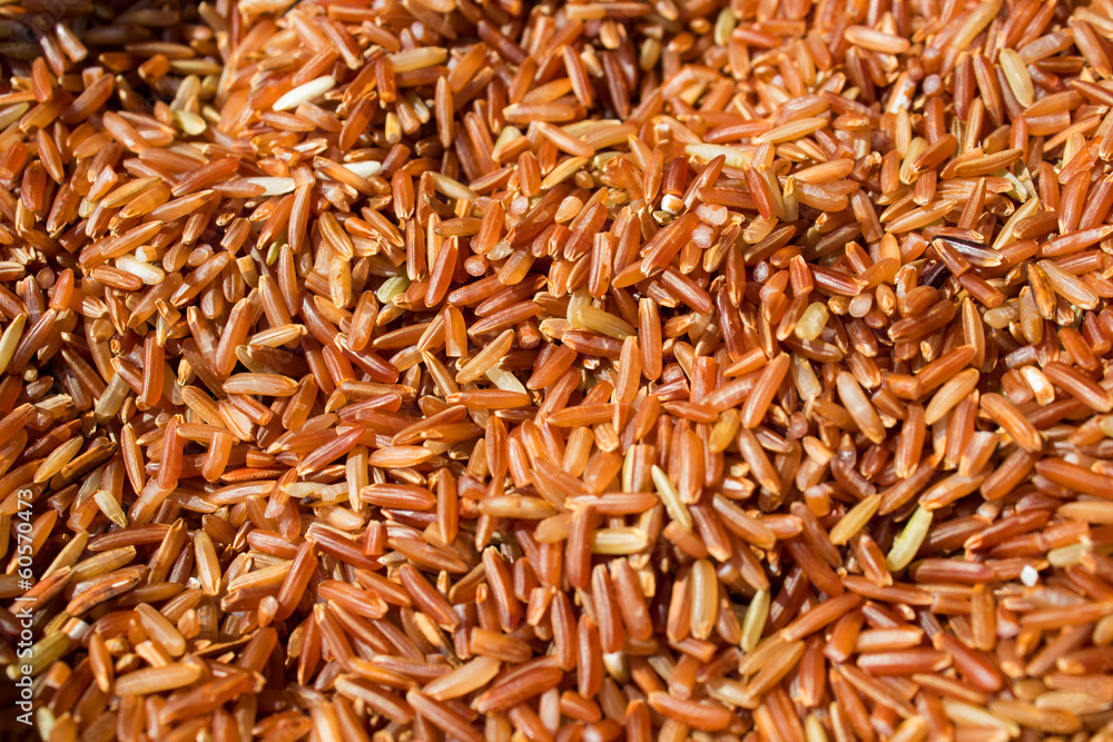 straw plate with long-grain red rice
