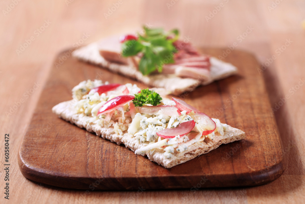 Crispbread with blue cheese and pate