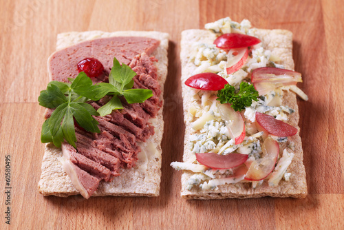 Crispbread with blue cheese and pate