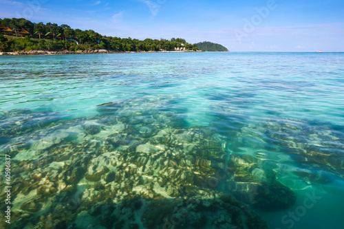 Fototapeta Naklejka Na Ścianę i Meble -  Crystal clear sea at tropical island