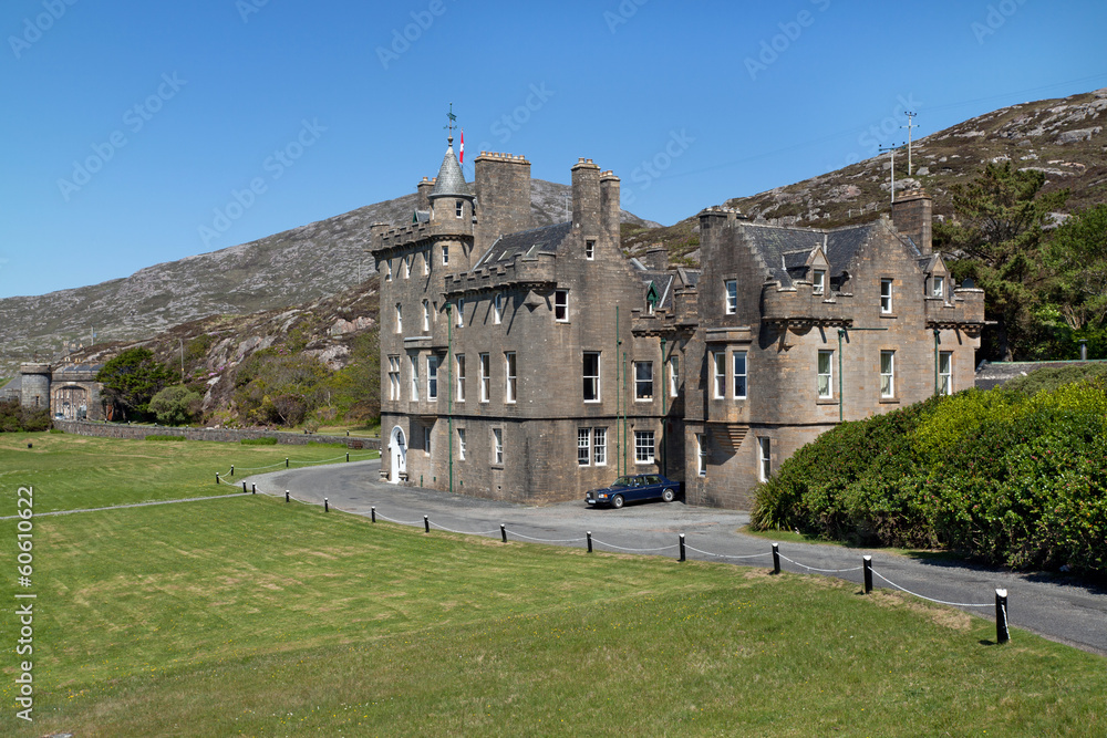 Fototapeta premium Isle of Harris : old castle and its gardens