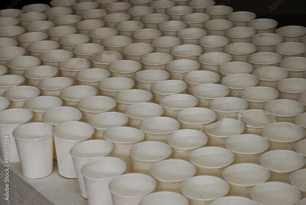 Obraz premium paper cups arranged on a table