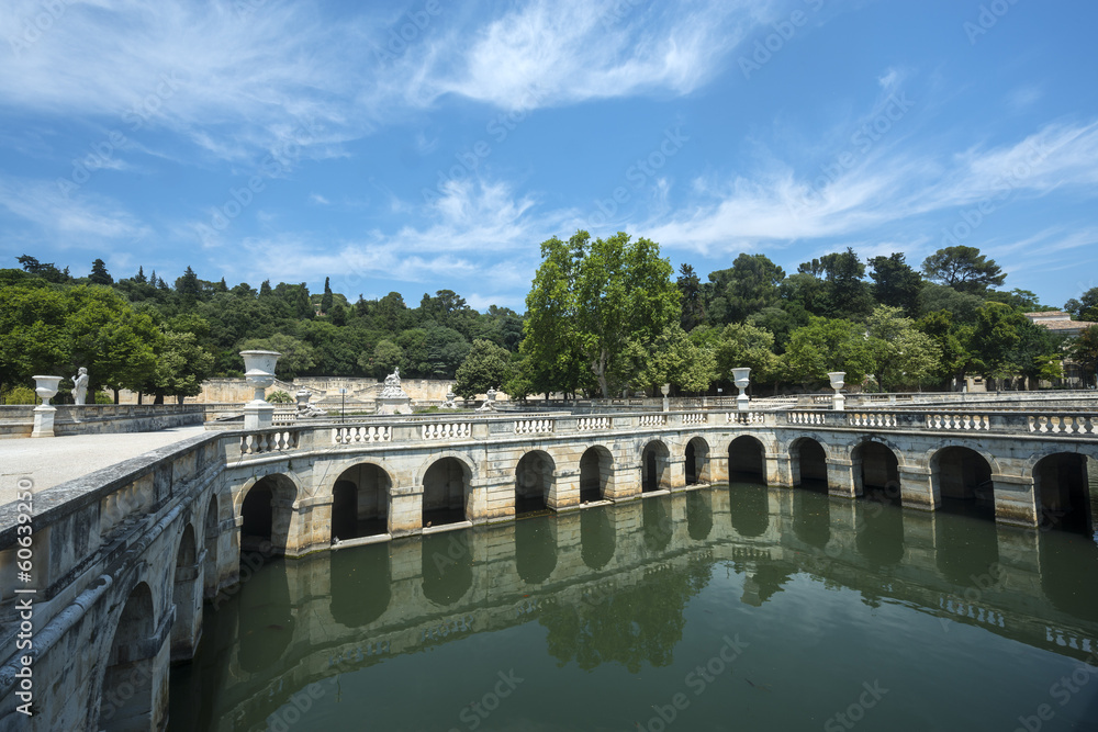Fototapeta premium Nimes, park
