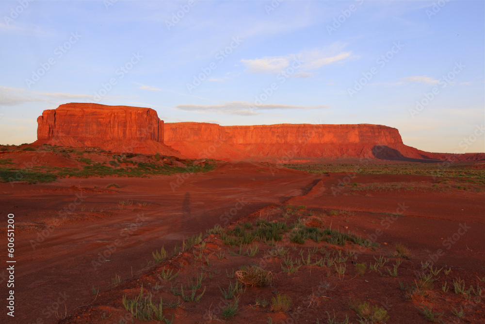 soleil levant à monument Valley , Arizona soleil levant à monument Valley , Arizona