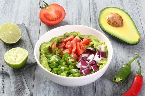 guacamole avocado peperoncino pomodoro e cipolla