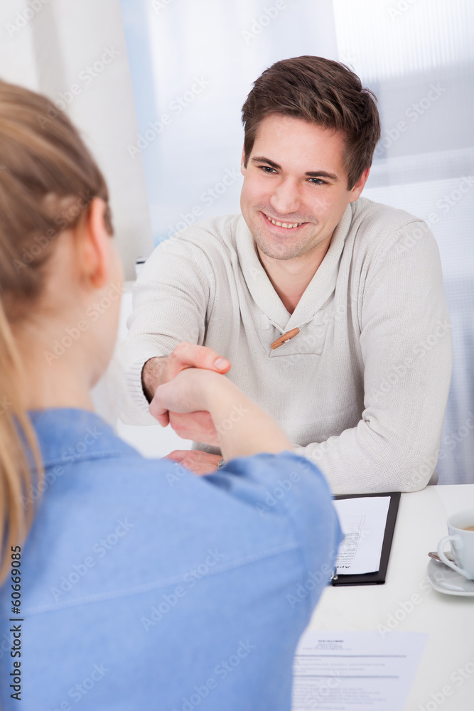 Obraz premium Businesspeople Shaking Hand