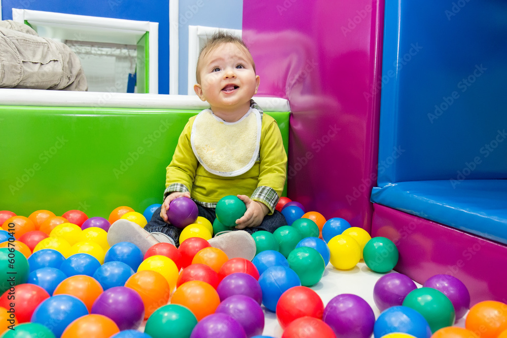 Obraz premium Little boy and balls