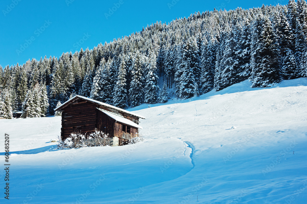 Winterlandschaft mit Berghütte - Schweiz