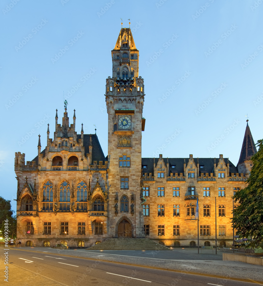 Fototapeta premium Rathaus Saarbrücken beleuchtet
