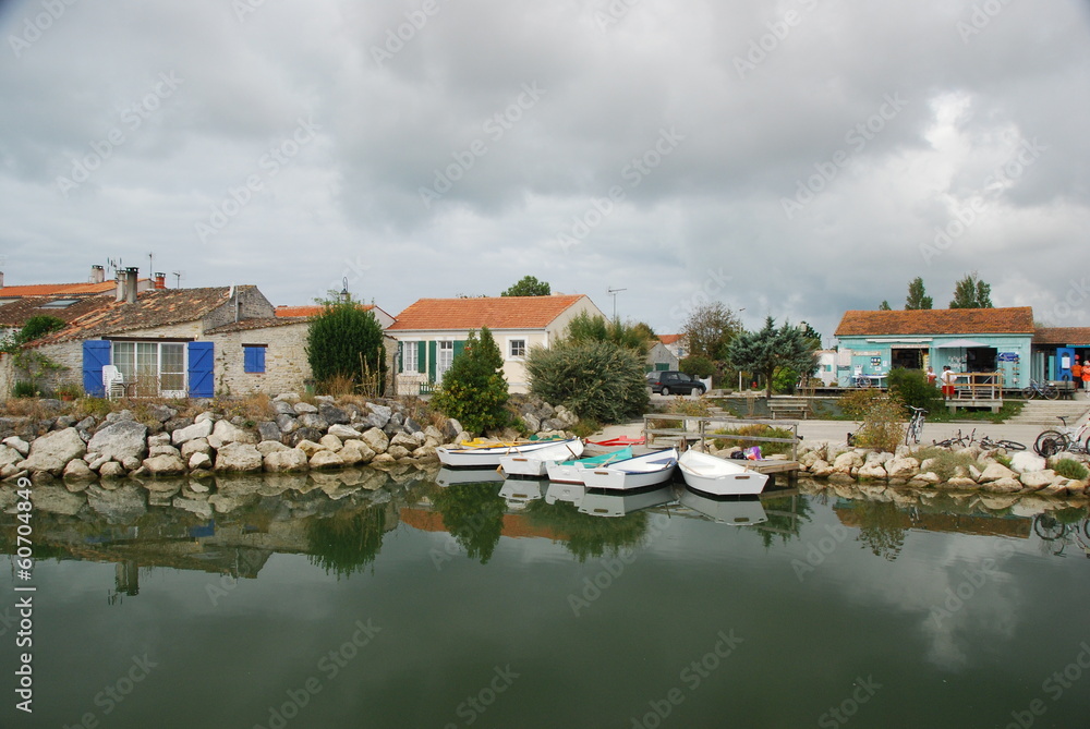 Fototapeta premium Le long des marrais de l'ile d'Oleron
