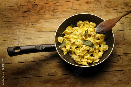 Tortellini burro e salvia Tortellini with butter and sage photo