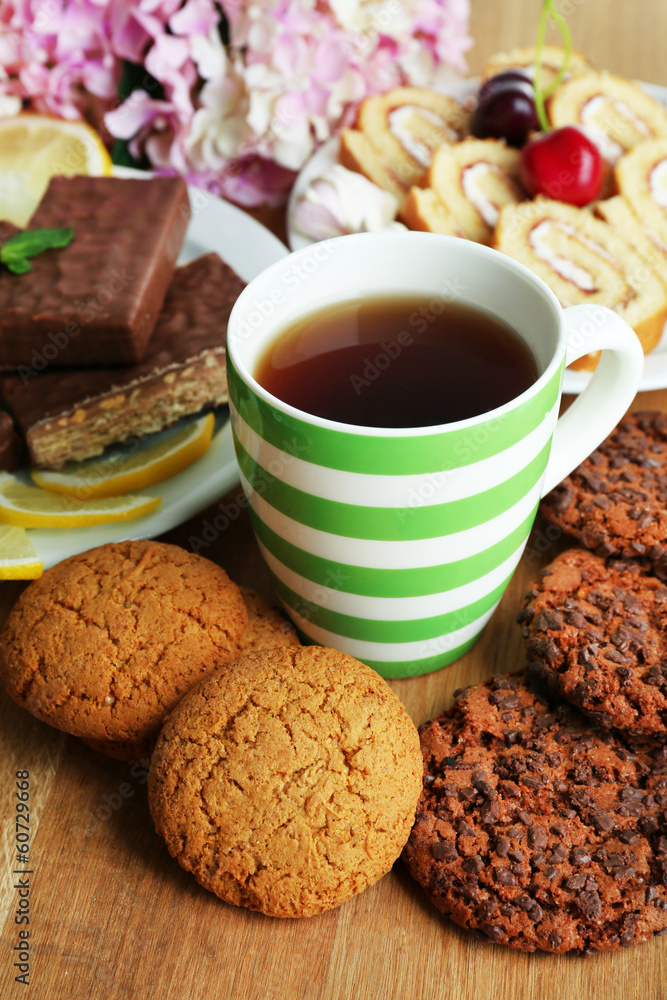 Fototapeta premium Cup of tea and sweets close up