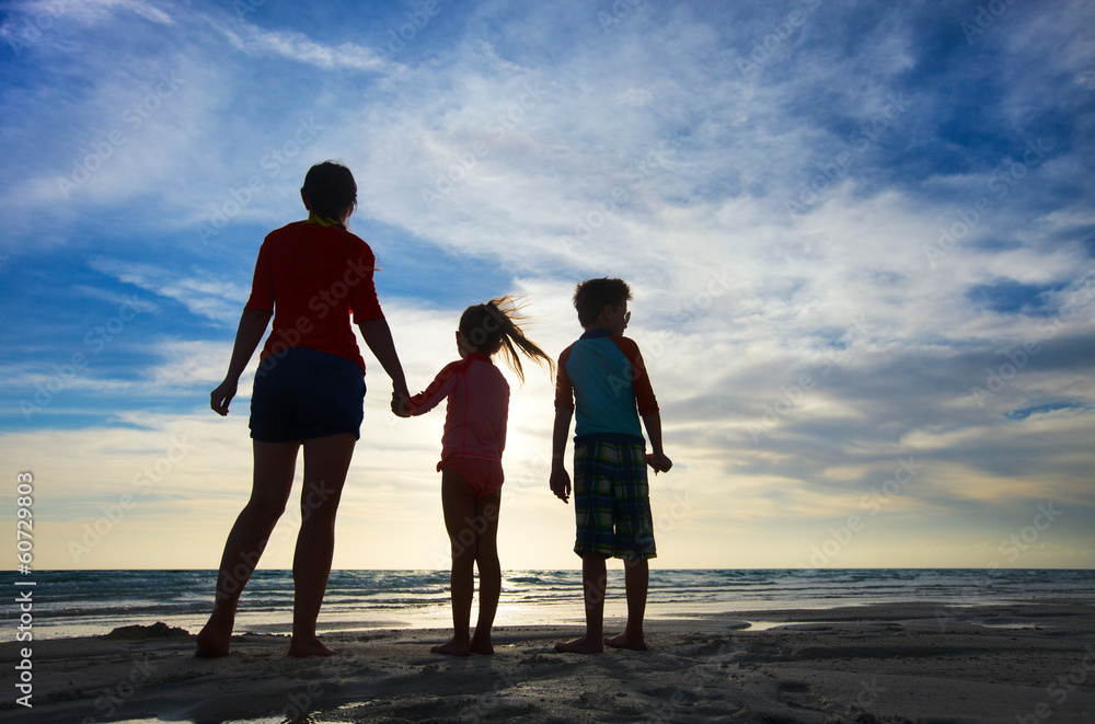 Fototapeta premium Mother and kids silhouettes
