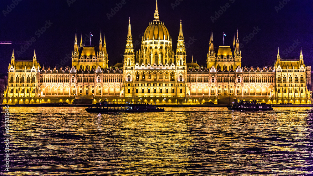 Fototapeta premium Budapest Parliament building in Hungary at twilight.