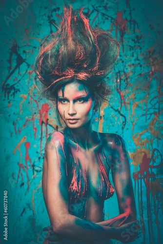 Valokuva Young woman muse with creative body art and hairdo