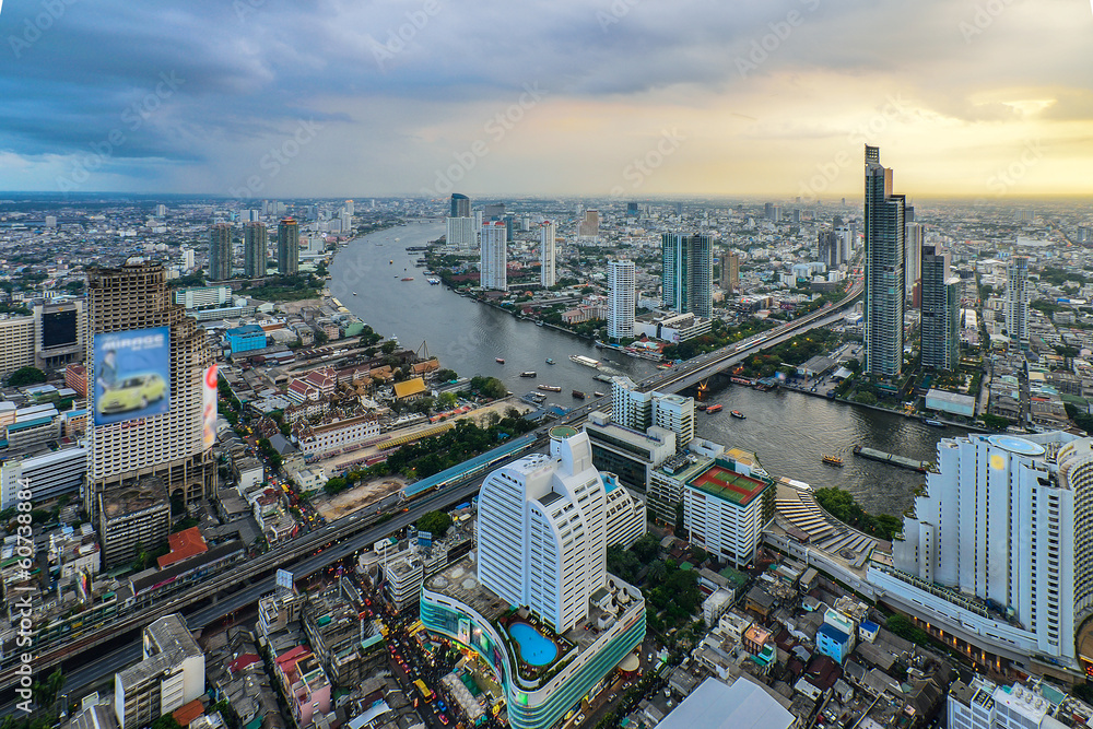 Fototapeta premium Beautiful along Chao Phraya river Bangkok