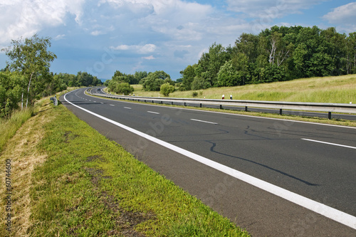 Obraz na płótnie Empty highway passing landscape w salonie