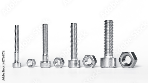 Schrauben und Muttern