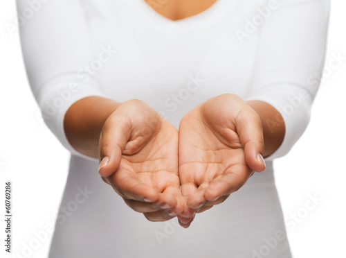 Φωτογραφία womans cupped hands showing something