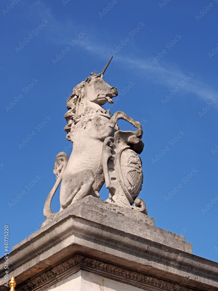 unicorn sculpture at Buckingham Palace