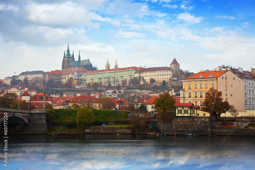 Obraz premium Prague Castle from Vltava side