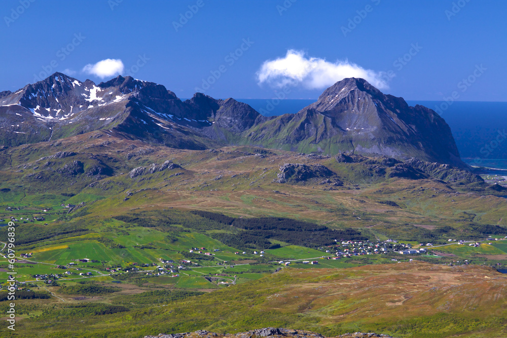 Fototapeta premium Mountain panorama on Lofoten
