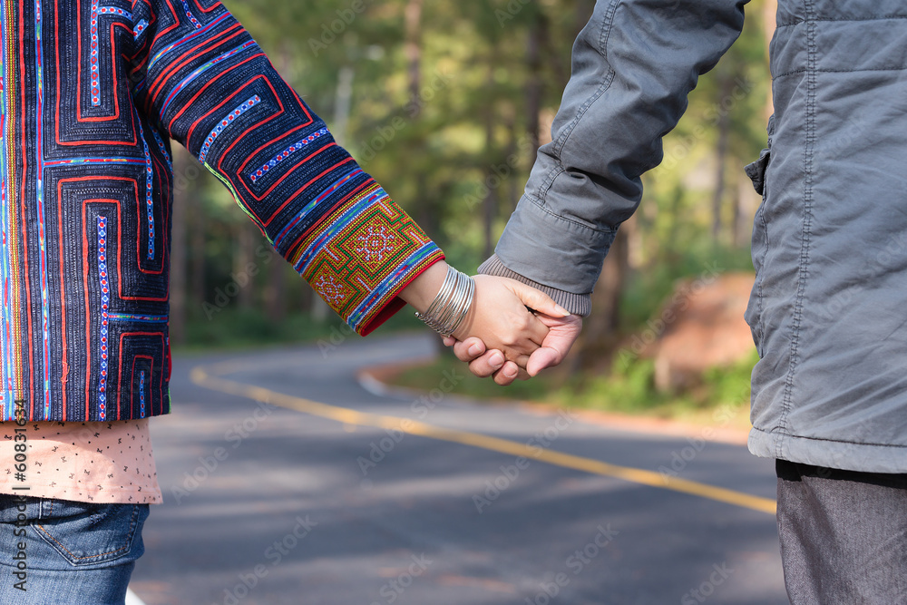Obraz premium Lovers couple holding hands