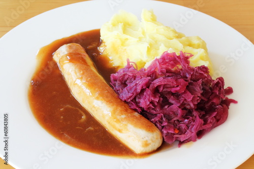Oberländer/Wollwurst sausage w/ red cabbage and mashed potato