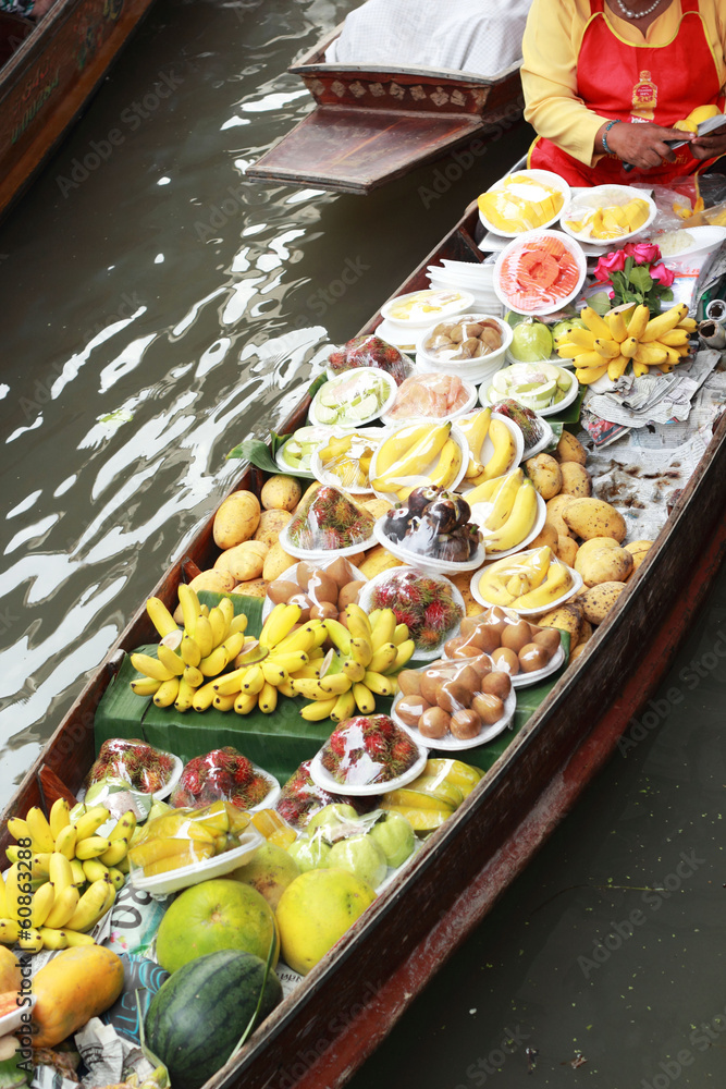Fototapeta premium Fruit, banana and other fruit in the floating market.